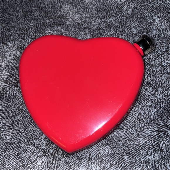 HEART FLASK METAL NEVER USED - Picture 4 of 8